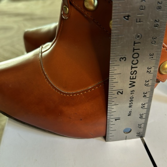 Brown bootie with good detail. 3.5” heel+ 1” platform sole. Size 8 - Picture 11 of 12